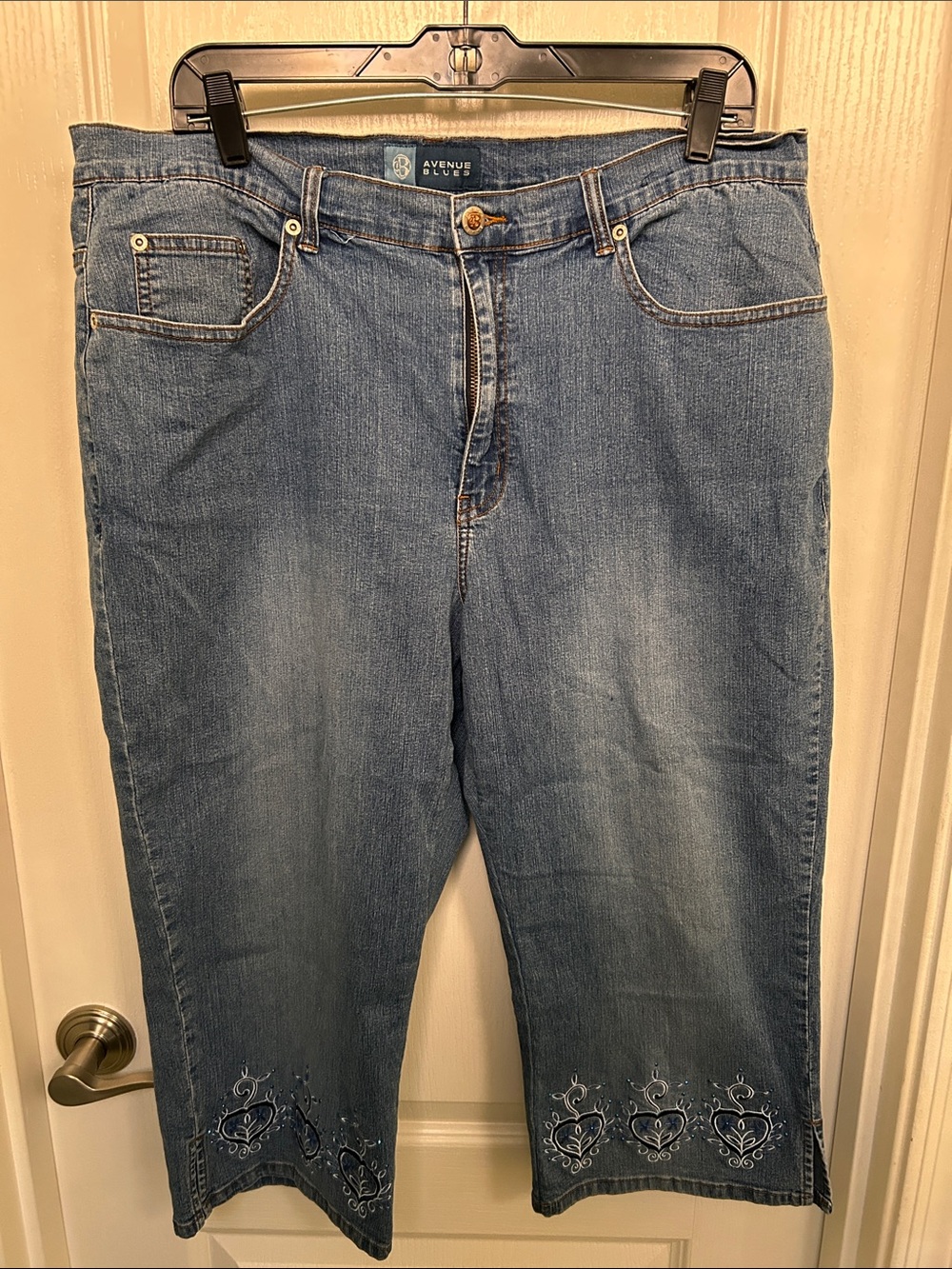 Avenue Women's Cropped Embroidered Jeans - Medium Blue